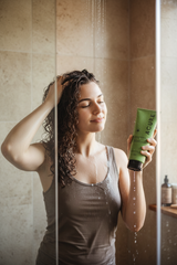 UGC 1 - Mujer lavando cabello